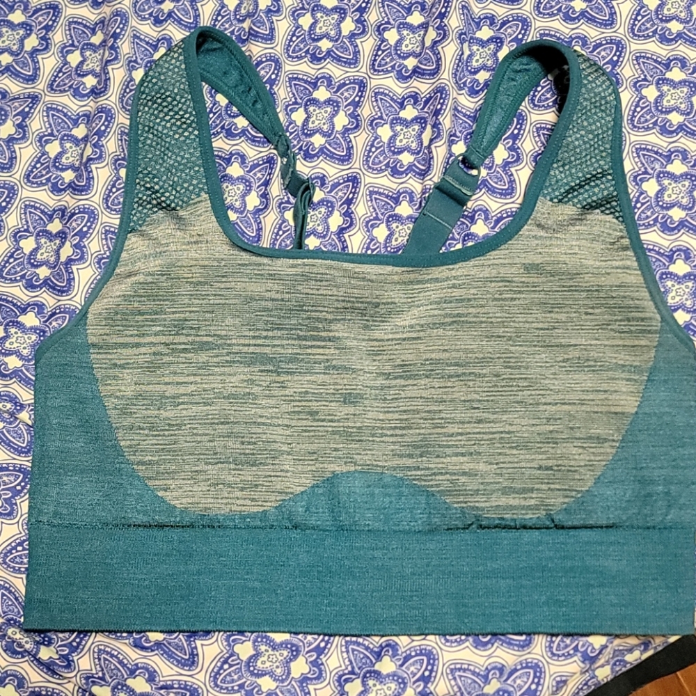 Fabletics sports bra